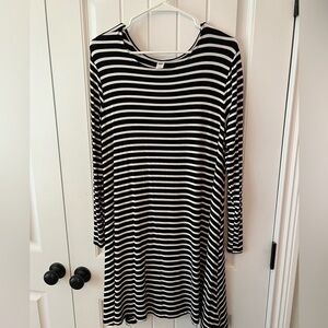 Women’s Old Navy 3/4 sleeve black & white dress size large